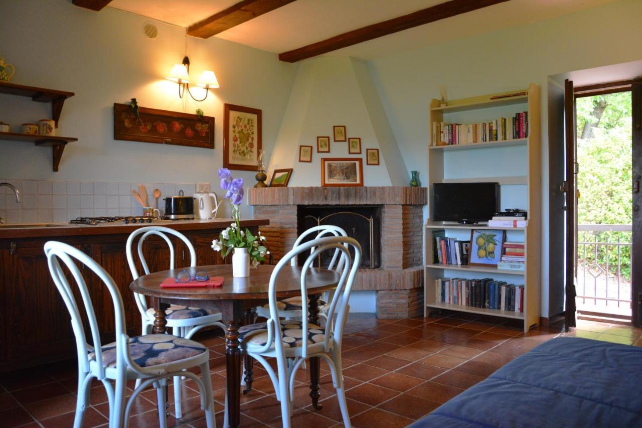 Hostal Il Poggiolo Di Parrano Exterior foto