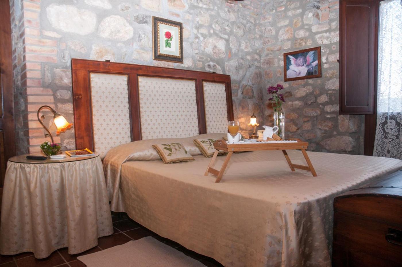 Hostal Il Poggiolo Di Parrano Exterior foto