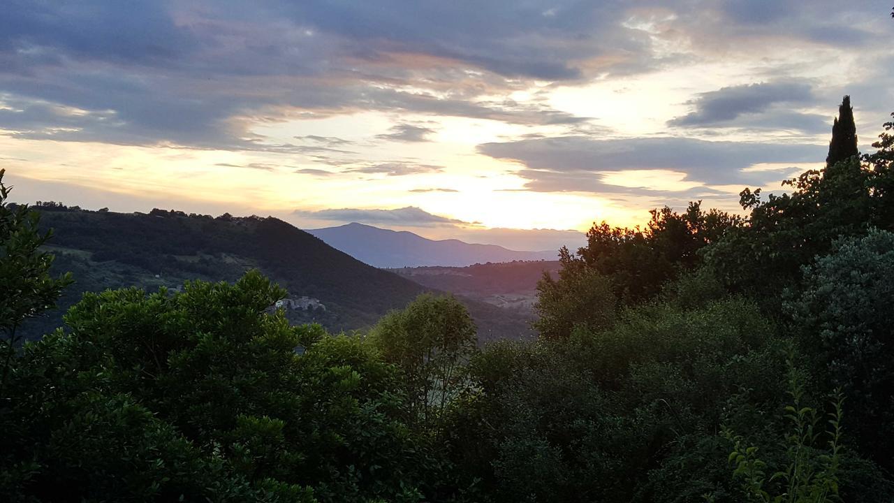 Hostal Il Poggiolo Di Parrano Exterior foto