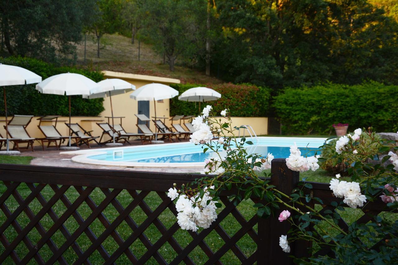 Hostal Il Poggiolo Di Parrano Exterior foto