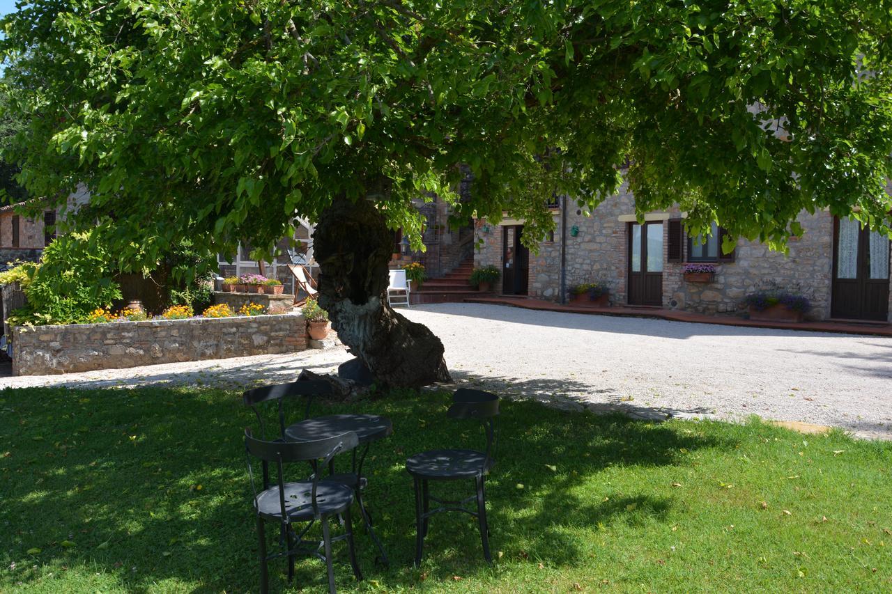 Hostal Il Poggiolo Di Parrano Exterior foto